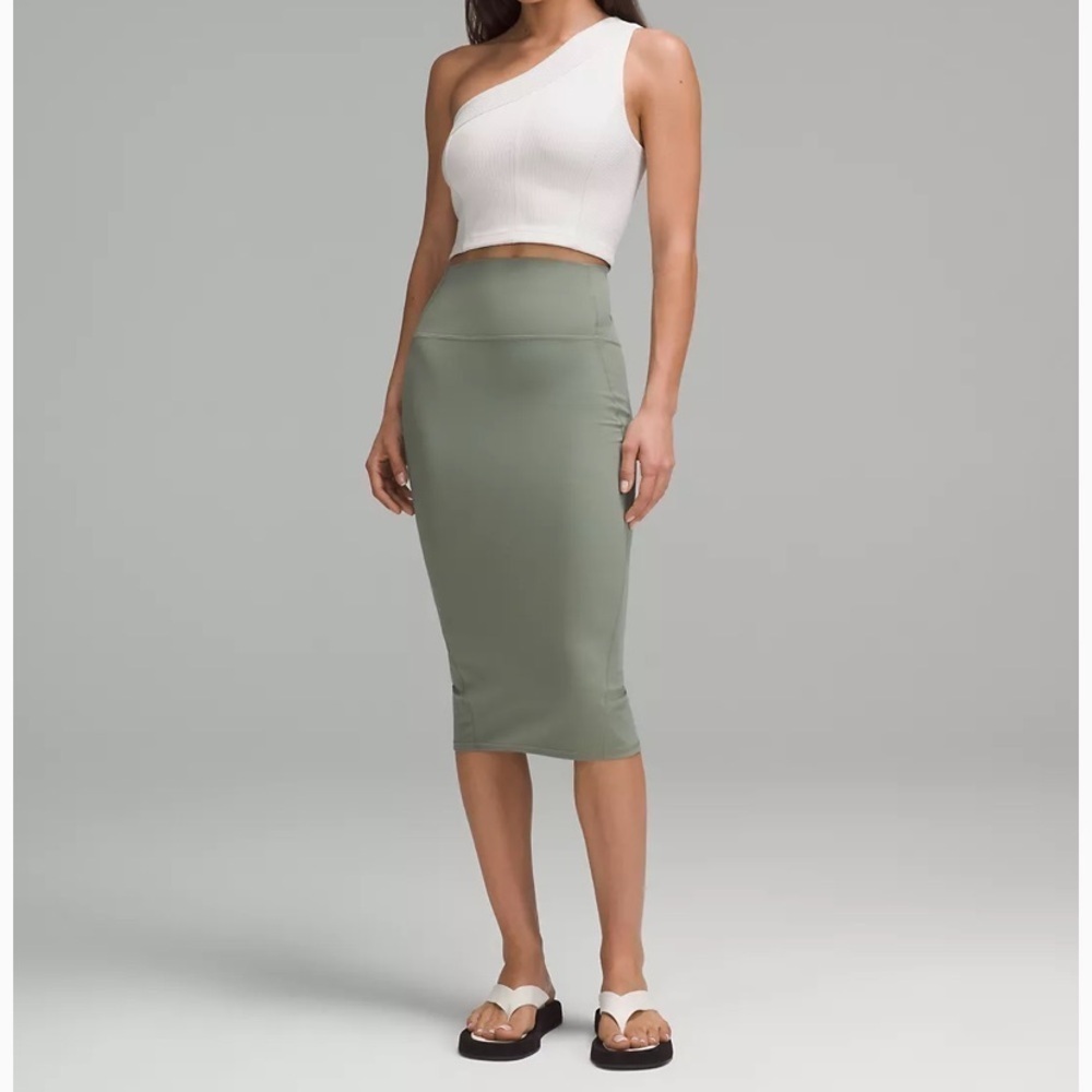 Lululemon Nulu Slim fit High Rise Skirt green eucalyptus size 4